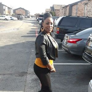 Meet your Posher, Alexis